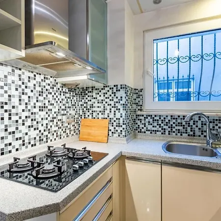 Missafir Sleek Flat With Great Location In Tesviki