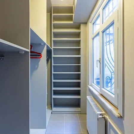 Missafir Sleek Flat With Great Location In Tesviki Apartment
