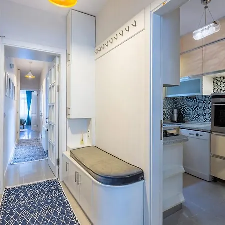 Missafir Sleek Flat With Great Location In Tesviki Apartment *