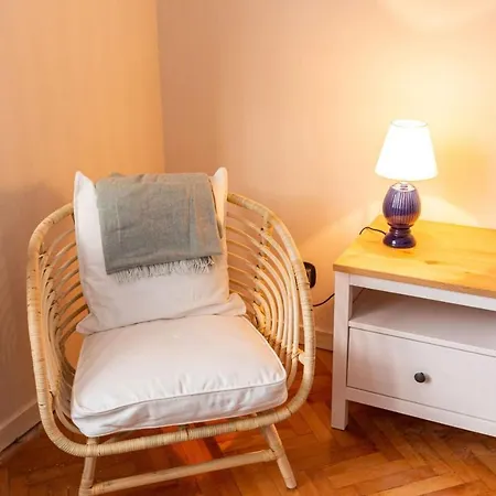 Missafir Sleek Flat With Great Location In Tesviki *